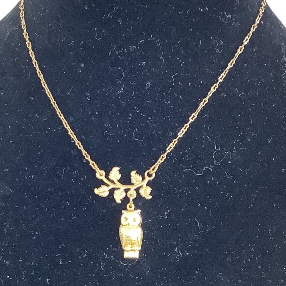 VINTAGE OWL NECKLACE IN A ANTIQUE GOLD TONE FINISH